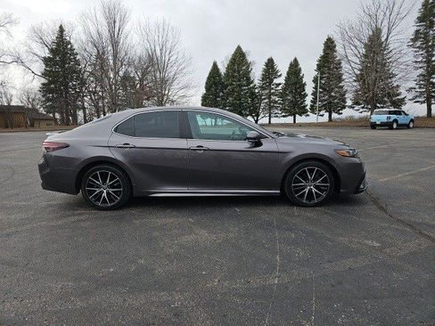 Used 2022 Toyota Camry SE image 7