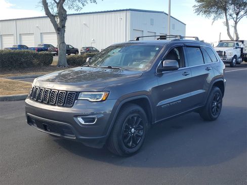 Used 2021 Jeep Grand Cherokee Laredo X image 2