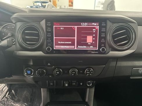 Used 2020 Toyota Tacoma TRD Sport AWD/4WD image 15