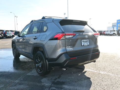 Used 2020 Toyota RAV4 LE image 8