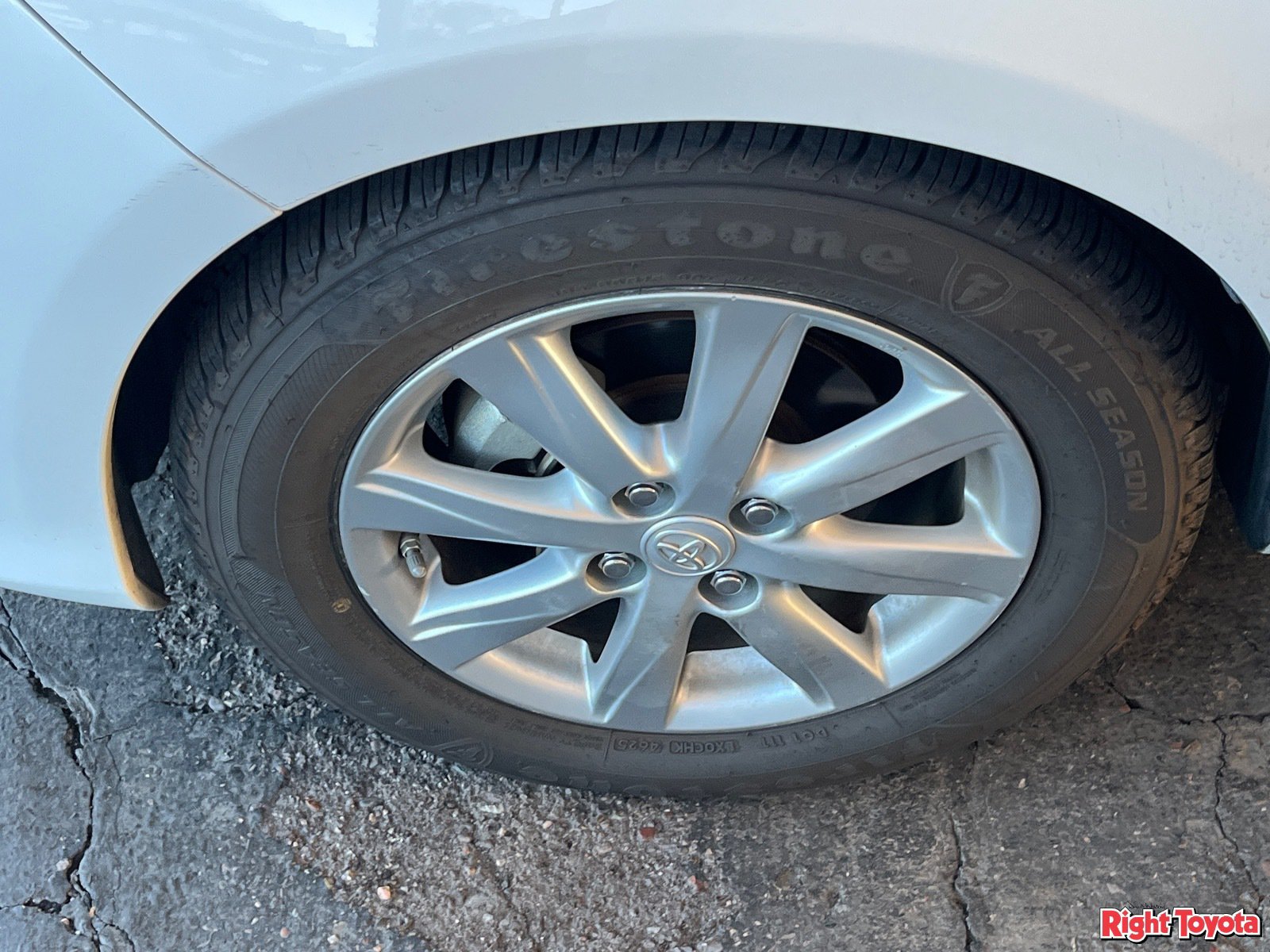Used 2017 Toyota Yaris LE w/ Carpet Mat Package FWD image 8