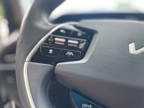 Certified 2023 Kia Niro Wave w/ Wave Preserve Package FWD image 11