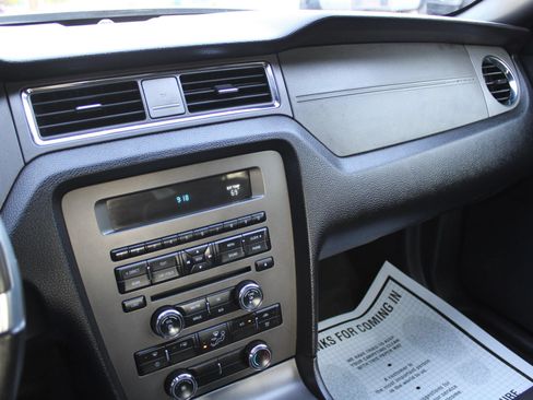 Used 2013 Ford Mustang GT RWD image 14