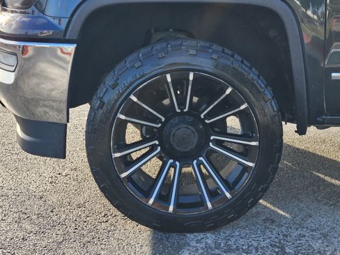 Used 2018 GMC Sierra 1500 SLT w/ SLT Premium Package RWD image 9