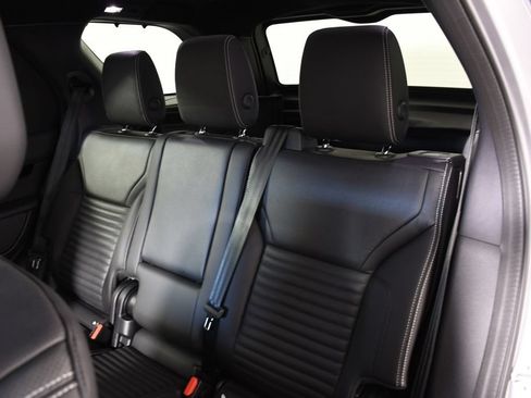 Certified 2025 Land Rover Discovery S AWD/4WD image 26