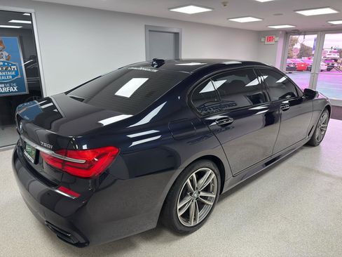 Used 2019 BMW 750i xDrive w/ M Sport Package AWD/4WD image 3