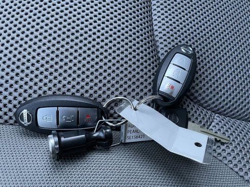 Used 2020 Nissan Frontier SV w/ Midnight Edition Floor Mats image 34