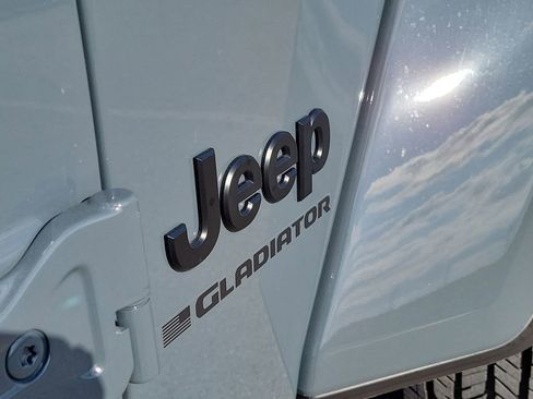 New 2026 Jeep Gladiator Sahara image 8