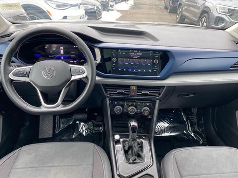 Used 2024 Volkswagen Taos SE w/ Panoramic Sunroof Package image 13