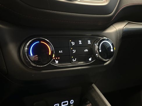 Used 2022 Chevrolet TrailBlazer RS FWD image 15