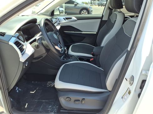 Certified 2025 Volkswagen Taos SE FWD image 19