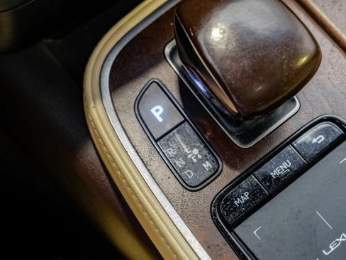 Used 2018 Lexus LS 500 w/ Accessory Package (Z1) RWD image 33