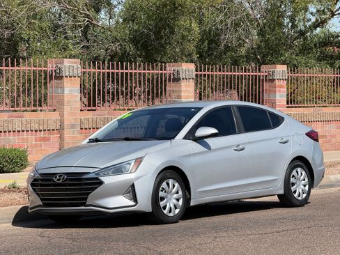 Used 2019 Hyundai Elantra SE w/ Cargo Package FWD image 1