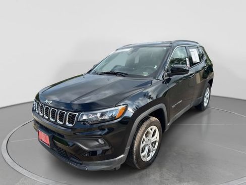 Used 2024 Jeep Compass Latitude AWD/4WD image 4