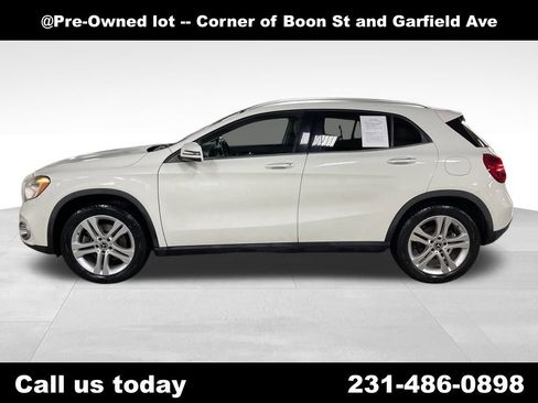 Used 2018 Mercedes-Benz GLA 250 4MATIC image 2
