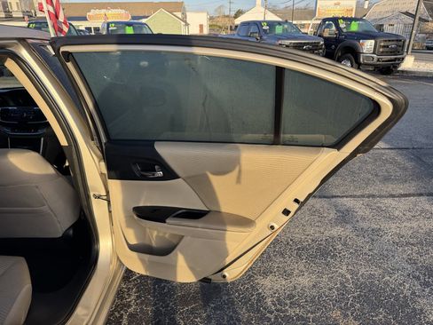 Used 2015 Honda Accord LX image 32