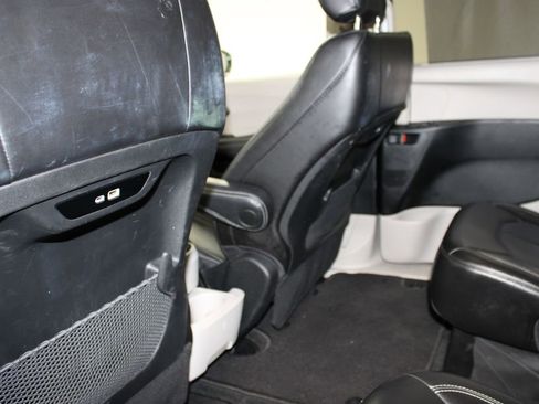 Used 2024 Chrysler Pacifica Touring-L image 21