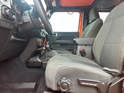 Used 2025 Jeep Wrangler Unlimited Sahara w/ Safety Group AWD/4WD image 21