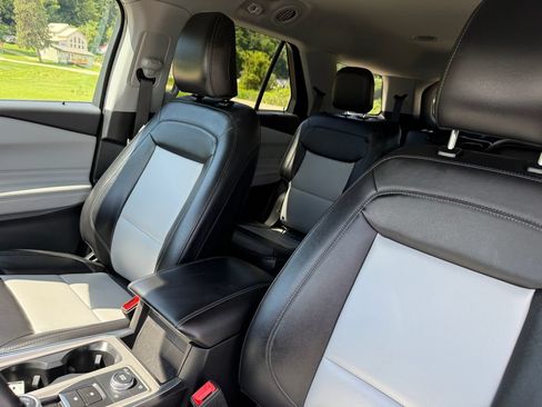 Used 2023 Ford Explorer XLT w/ Equipment Group 202A AWD/4WD image 22