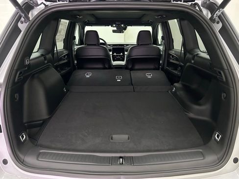 New 2025 Jeep Grand Cherokee Limited w/ Black Appearance Package image 11