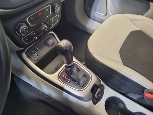 Used 2019 Jeep Compass Latitude w/ Popular Equipment Group FWD image 26