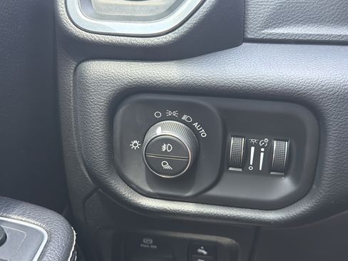 Used 2021 RAM 1500 Laramie AWD/4WD image 30