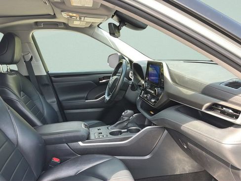 Used 2023 Toyota Highlander XLE FWD image 30
