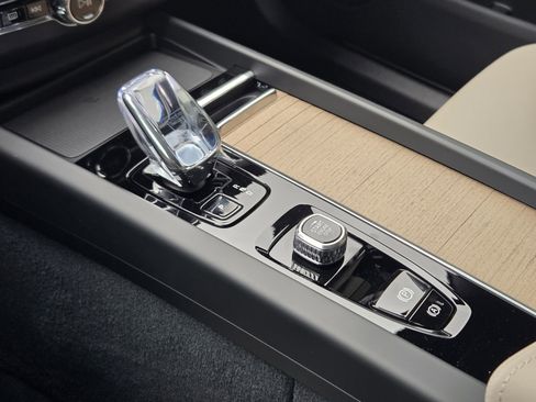 New 2026 Volvo XC60 B5 Plus w/ Protection Package Premier image 22