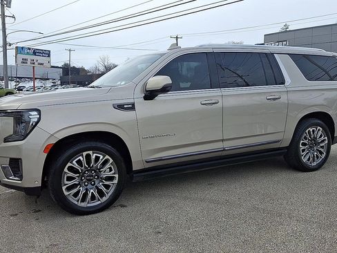 Certified 2023 GMC Yukon XL Denali Ultimate w/ LPO, Floor Liner Package image 5