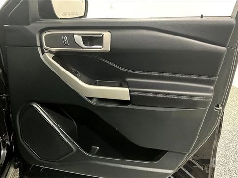 Used 2023 Ford Explorer XLT image 30
