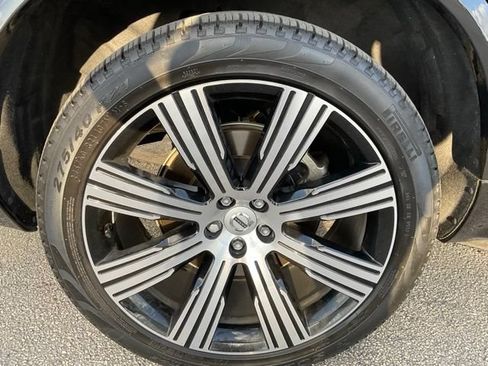 Certified 2024 Volvo XC90 B6 Plus AWD/4WD image 9