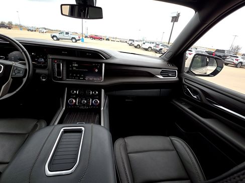 Used 2022 GMC Yukon XL Denali image 12