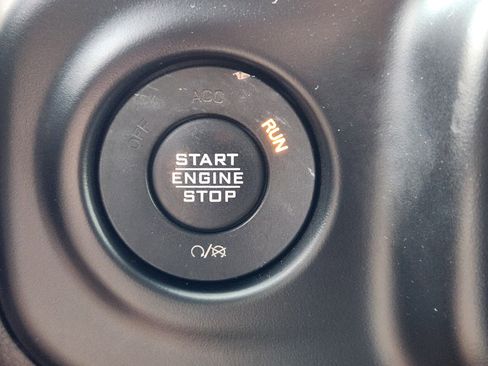 Used 2021 Jeep Wrangler Unlimited Sahara image 21