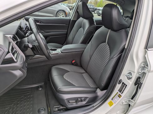 Used 2024 Toyota Camry SE FWD image 7