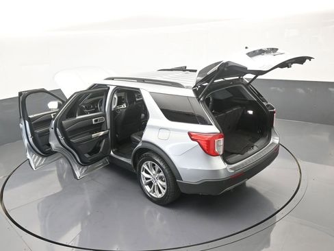 Used 2022 Ford Explorer XLT w/ Equipment Group 202A image 64