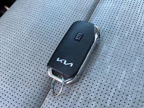 Used 2024 Kia Niro FWD image 34