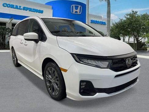 New 2026 Honda Odyssey Touring image 9