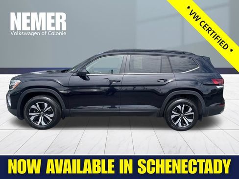 Used 2024 Volkswagen Atlas SE AWD/4WD image 2