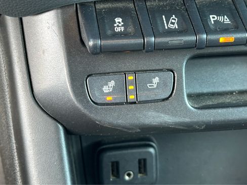 Used 2022 Chevrolet Colorado Z71 w/ Safety Package AWD/4WD image 16