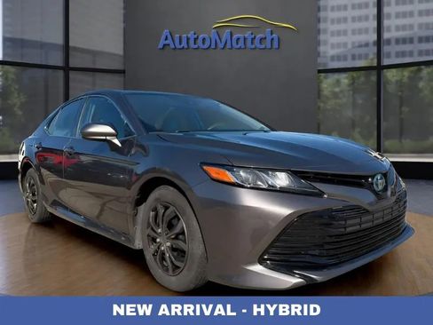 Used 2020 Toyota Camry LE image 1