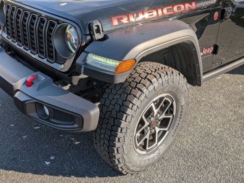 Used 2024 Jeep Wrangler Unlimited Rubicon image 11
