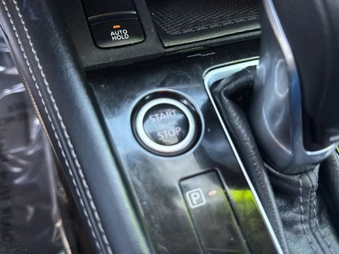 Used 2022 Nissan Kicks SR w/ Premium Package FWD image 16