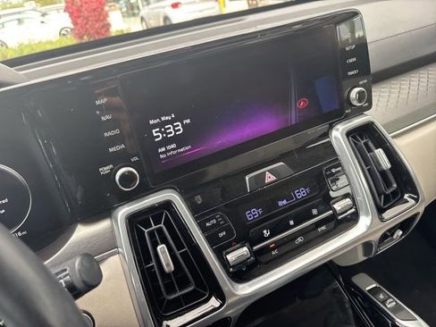 Used 2023 Kia Sorento SX FWD image 4