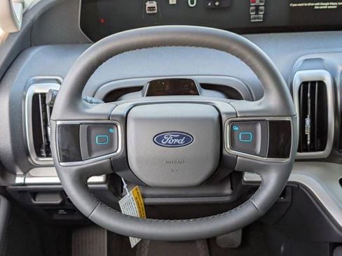 New 2025 Ford Expedition Active image 12