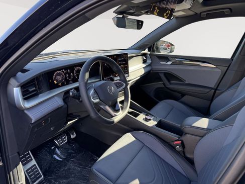 New 2026 Volkswagen Tiguan SE R-Line image 9