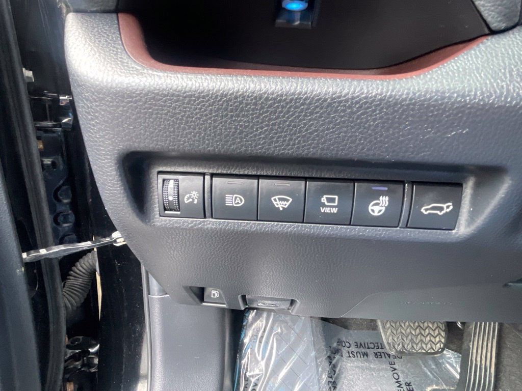 Used 2021 Toyota RAV4 Limited AWD/4WD image 17
