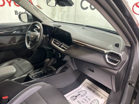 Used 2025 Chevrolet TrailBlazer LT w/ Driver Confidence Package image 14