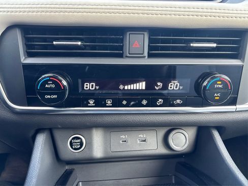 Used 2023 Nissan Rogue SV image 30