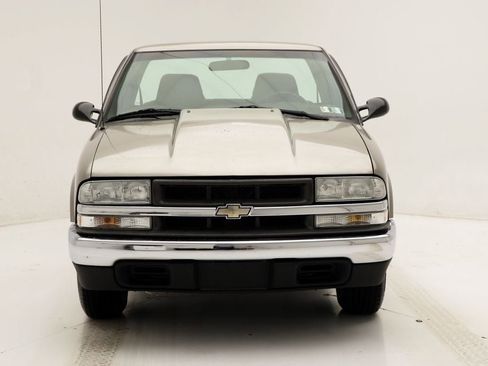 Used 2002 Chevrolet S10 Pickup 2WD Regular Cab w/ Preferred Equipment Group image 4