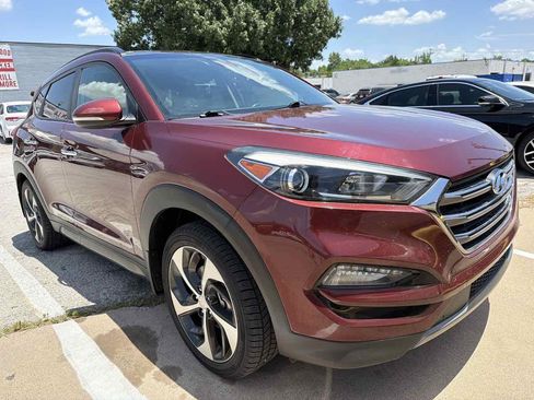 Used 2016 Hyundai Tucson Limited w/ Option Group 03 FWD image 2